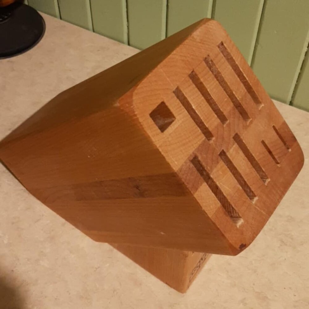 Slot wood knife block